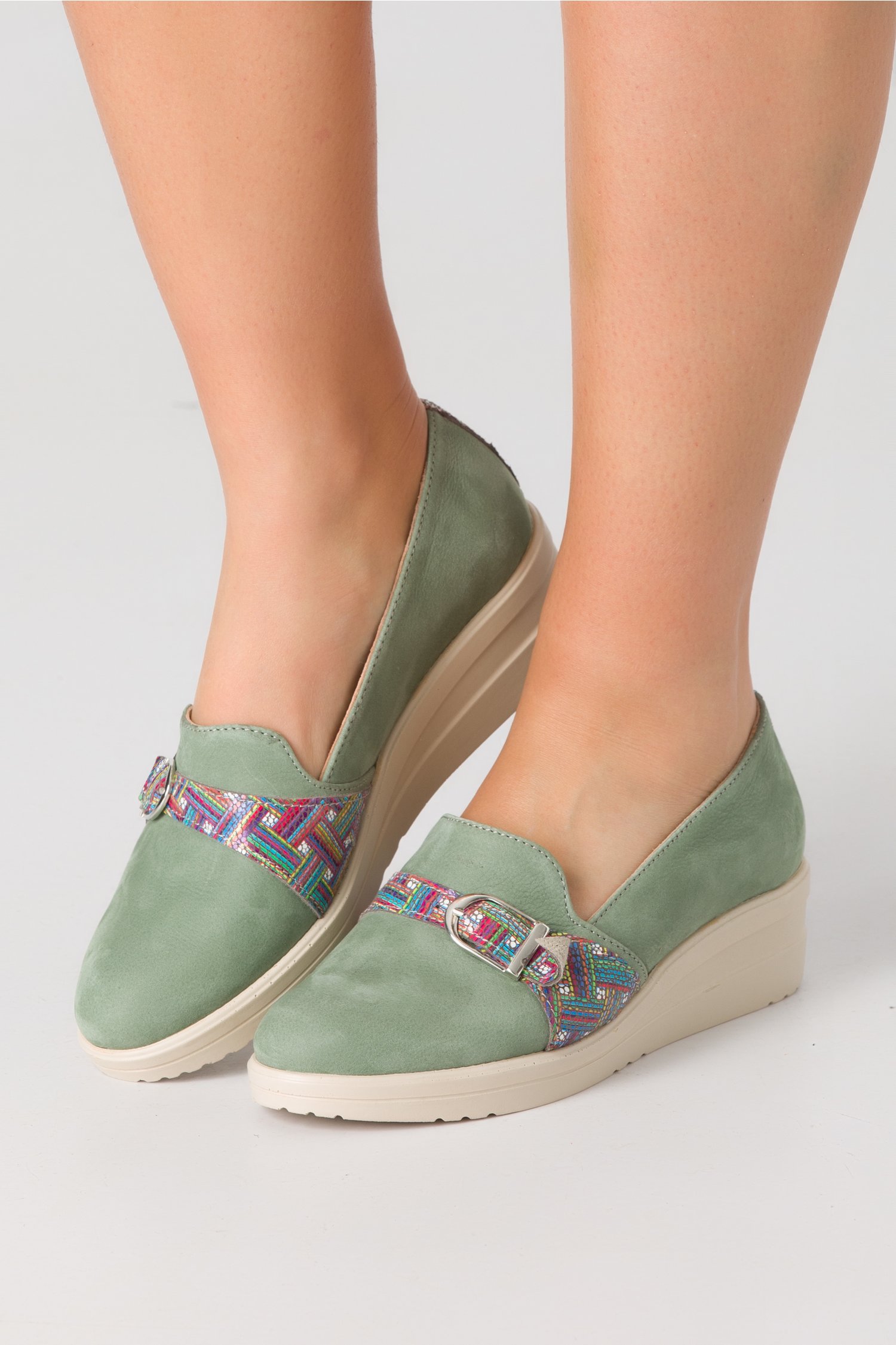 Pantofi Emma kaki cu detaliu metalic si imprimeu in partea din fata