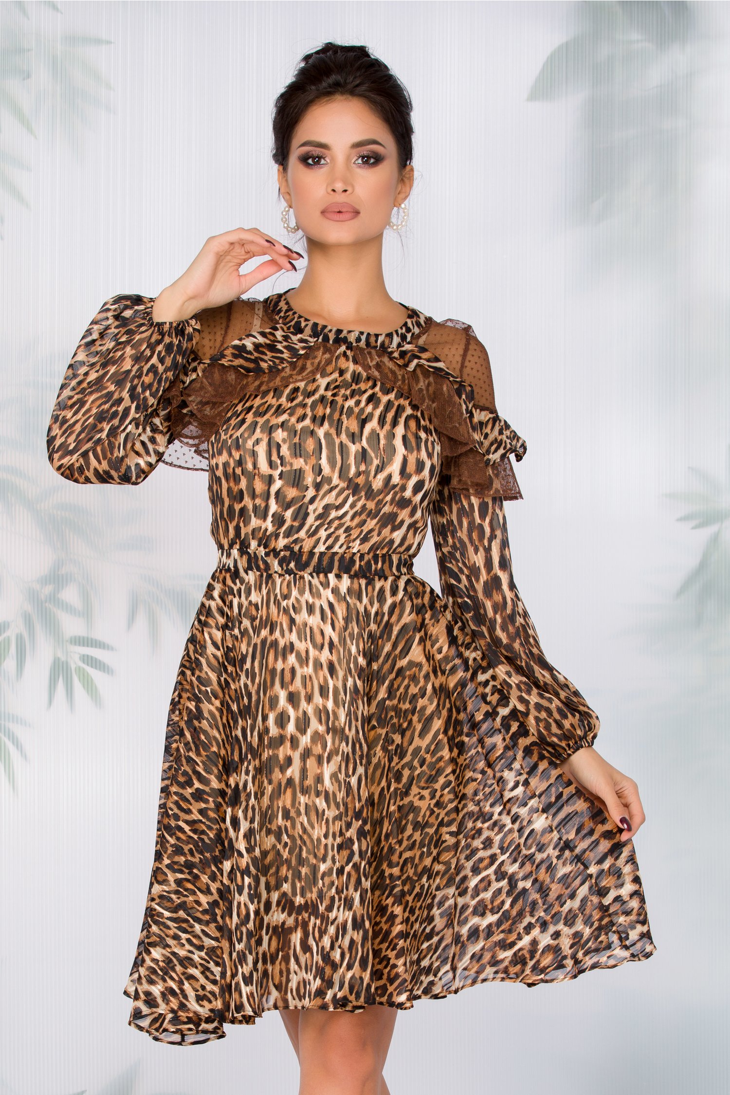 Rochie Aimee cu animal print maro accesorizata cu tull cu picatele