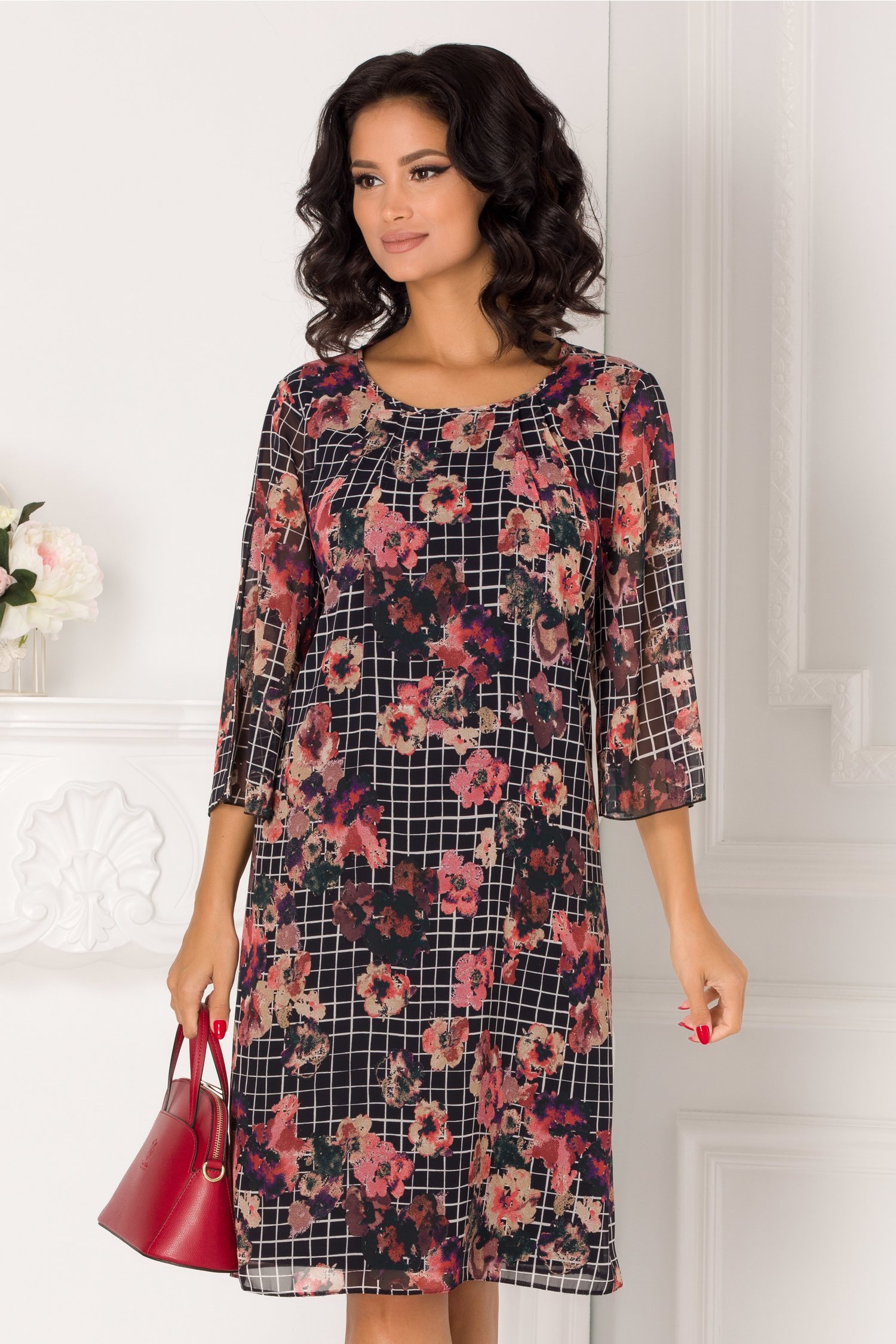 Rochie Aliss vaporoasa neagra cu carouri si flori - Rochii