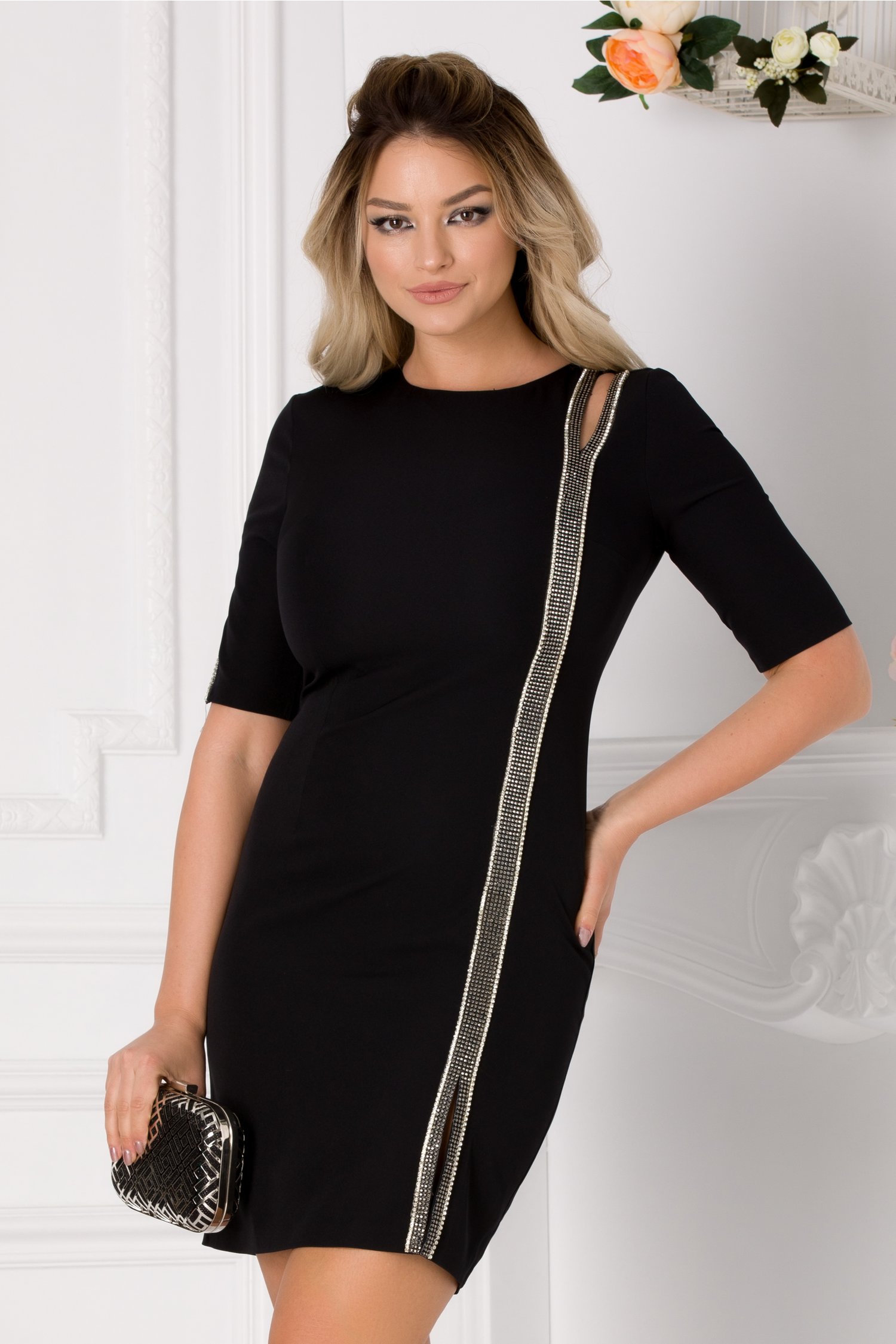 Rochie Anca neagra cu aplicatie din strasuri