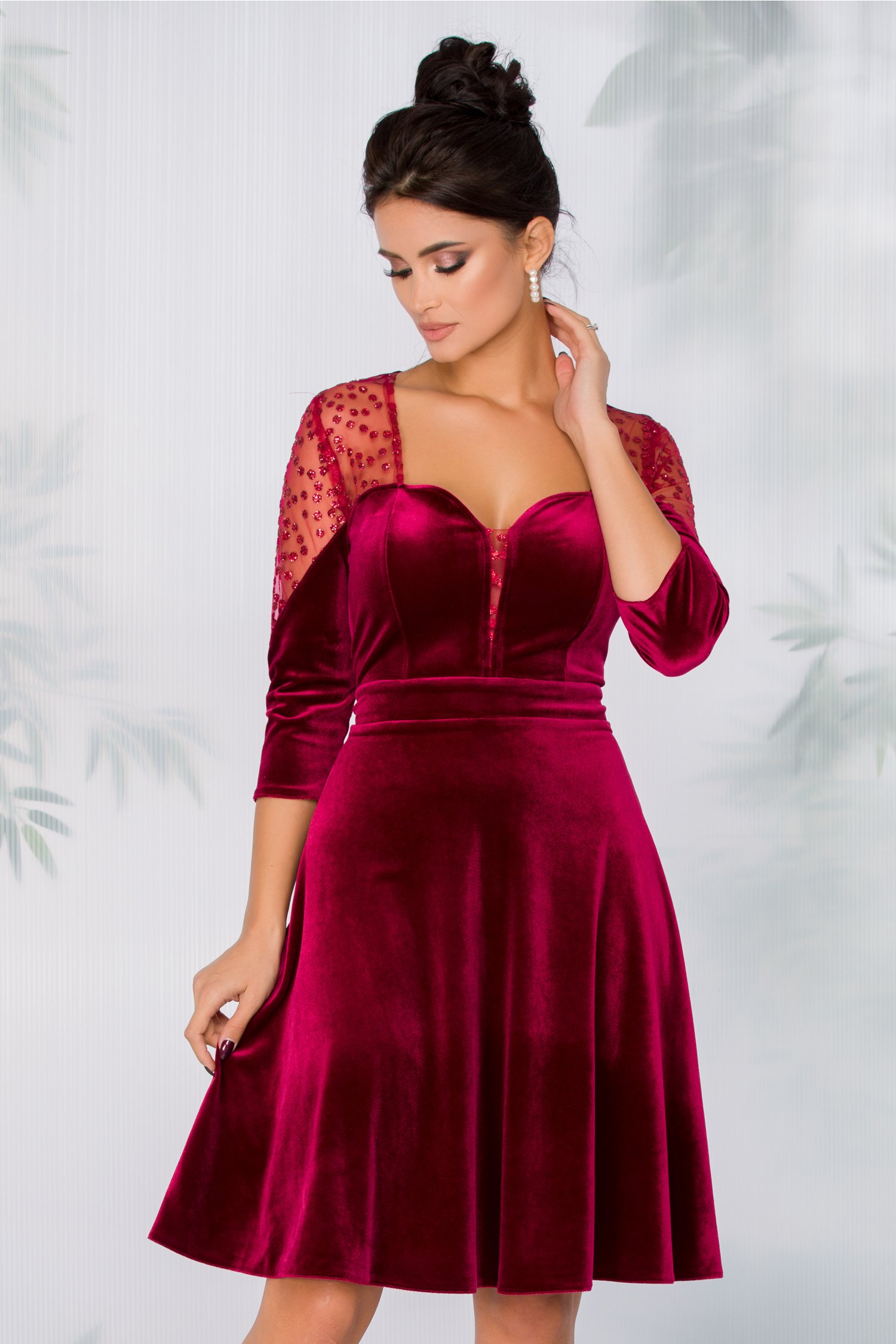 Rochie Diana din catifea magenta cu tull si buline glitter la umeri