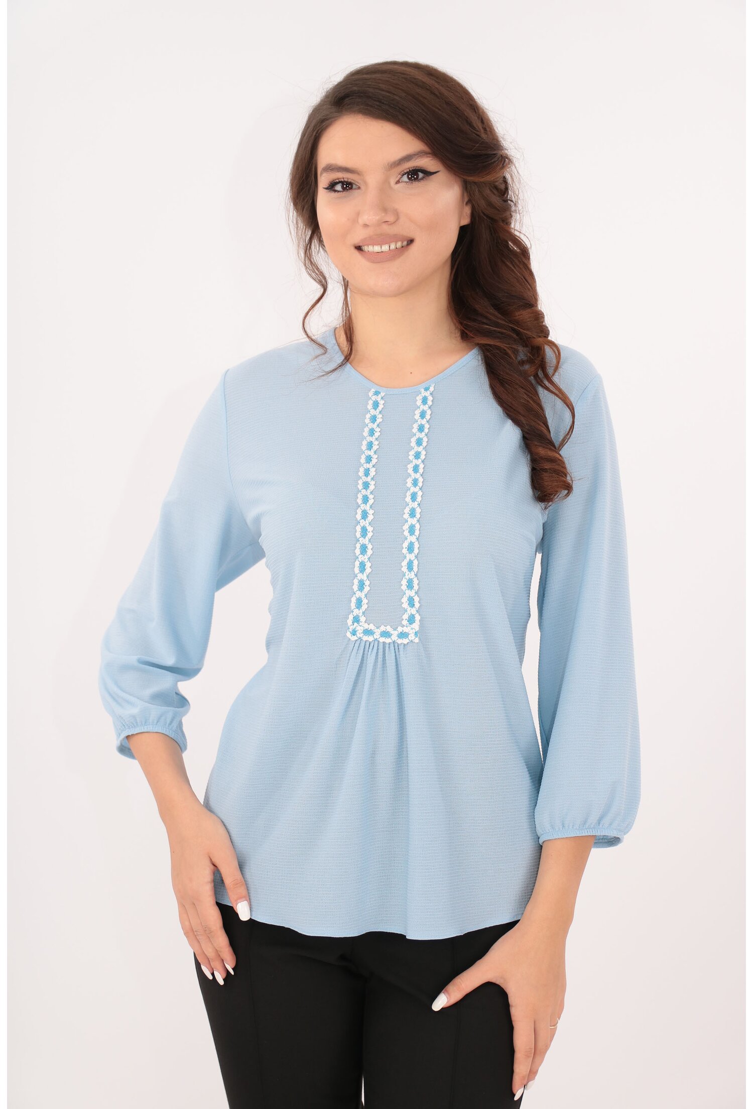 Bluza bleu cu broderie alba din bumbac