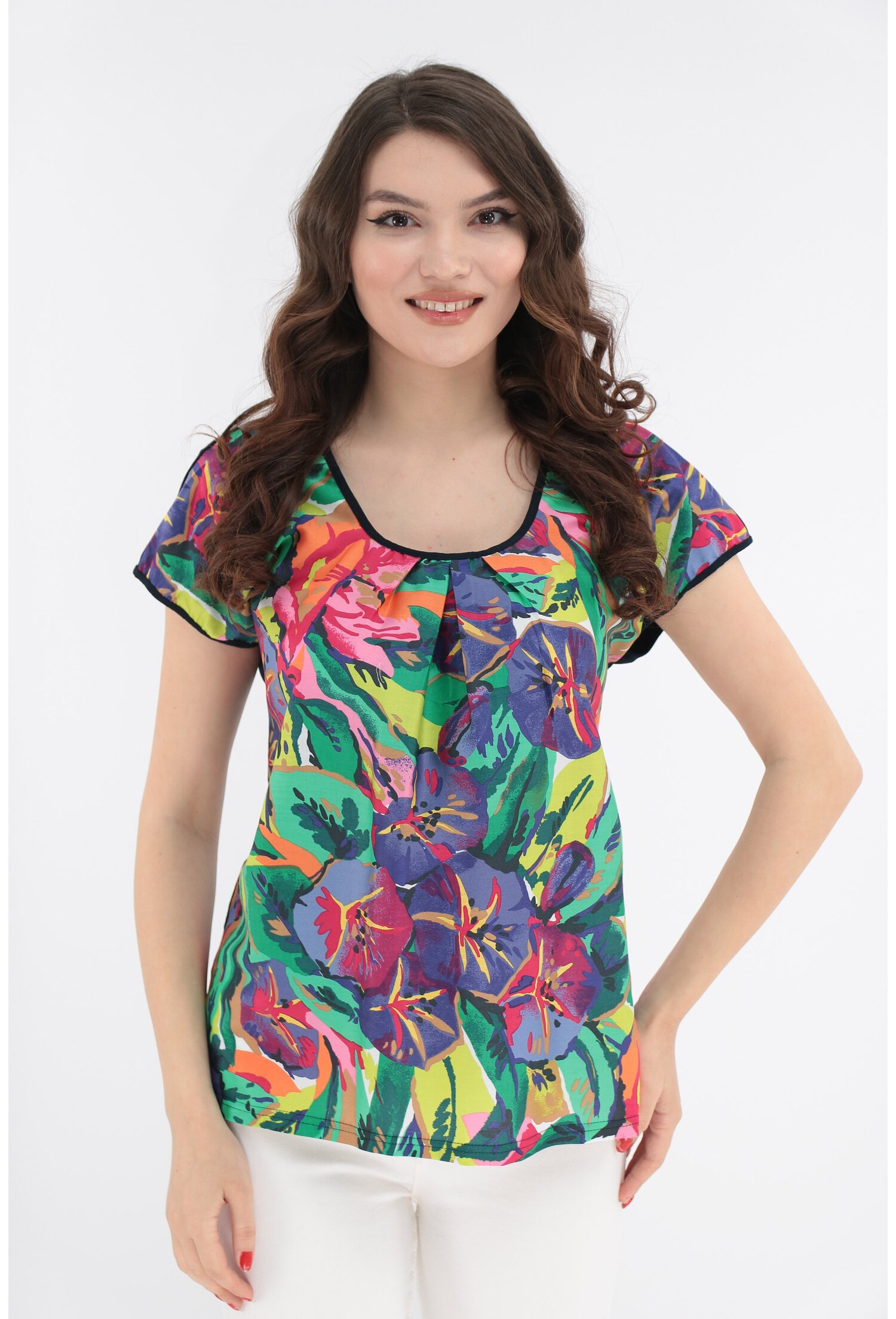 Bluza lejera bleumarin cu imprimeu abstract multicolor