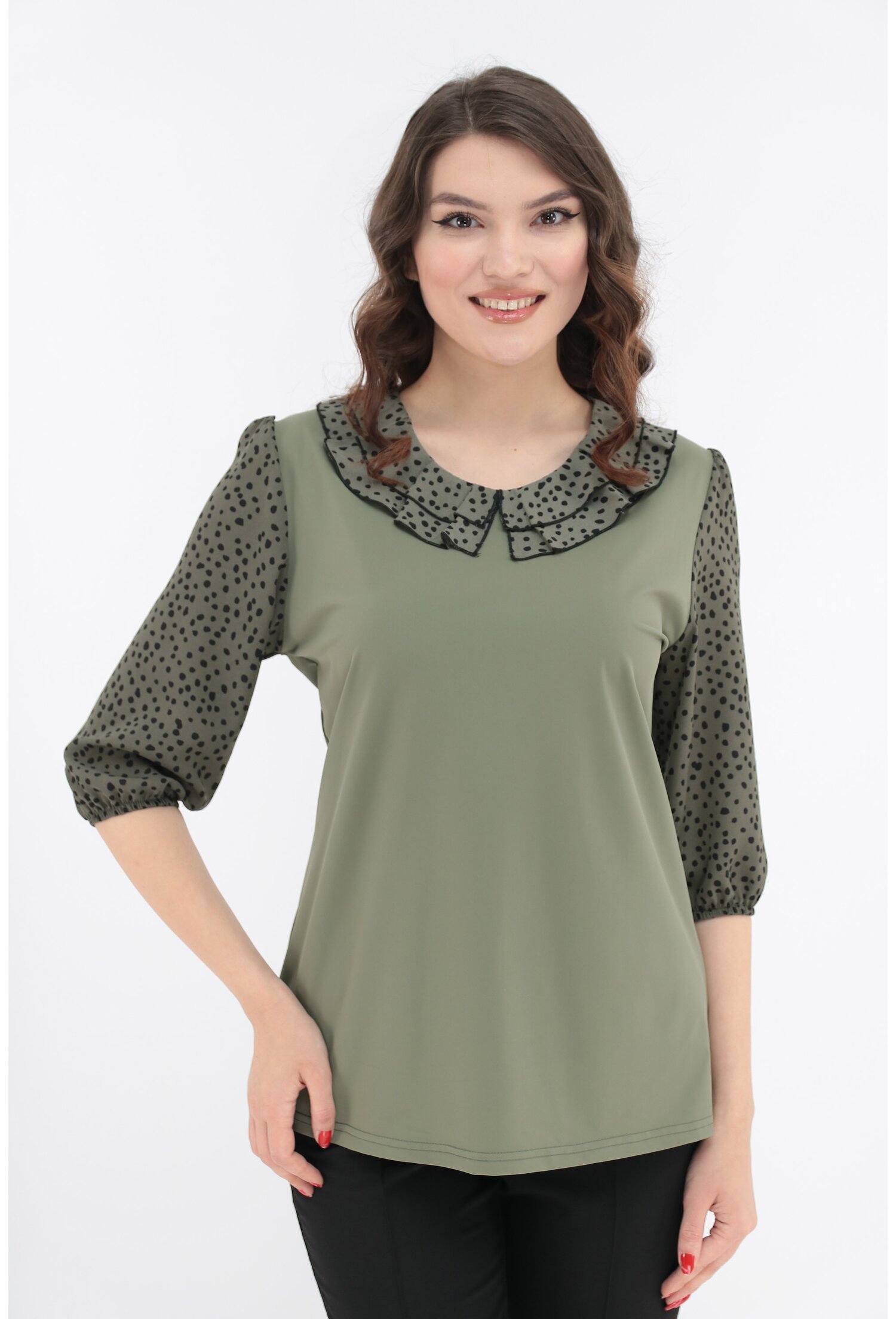 Bluza olive cu volan dublu din voal cu print cu buline la decolteu
