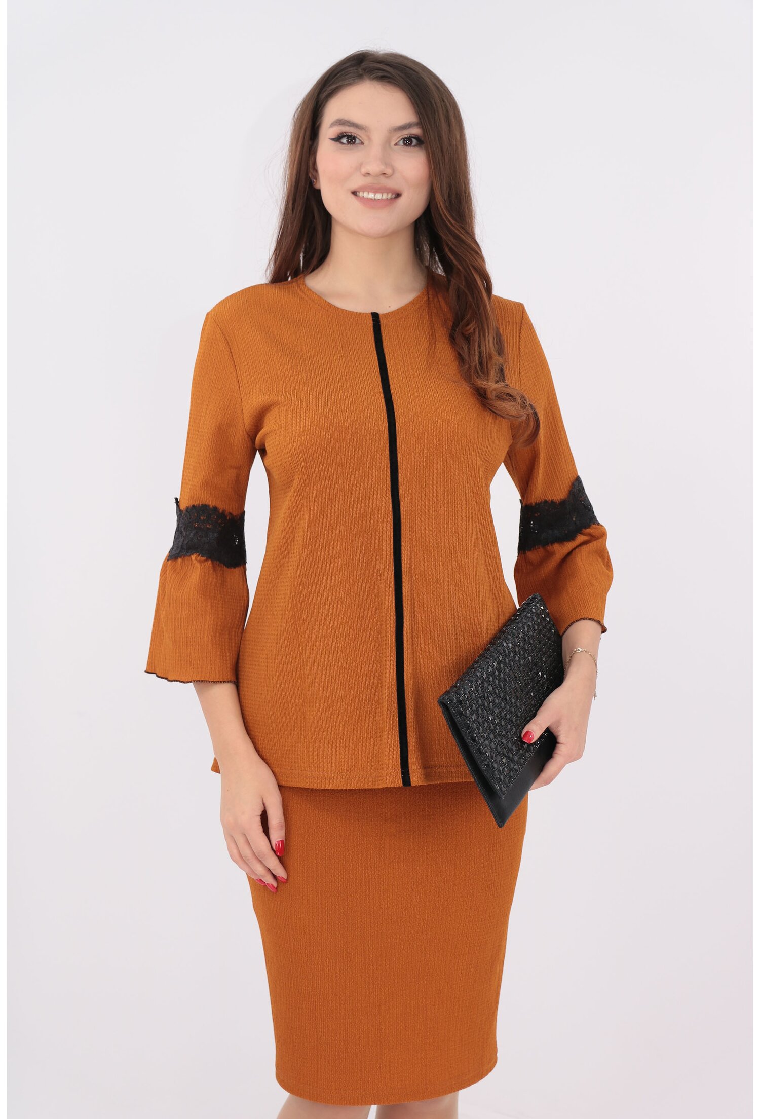 Costum tricotat camel bluza si fusta