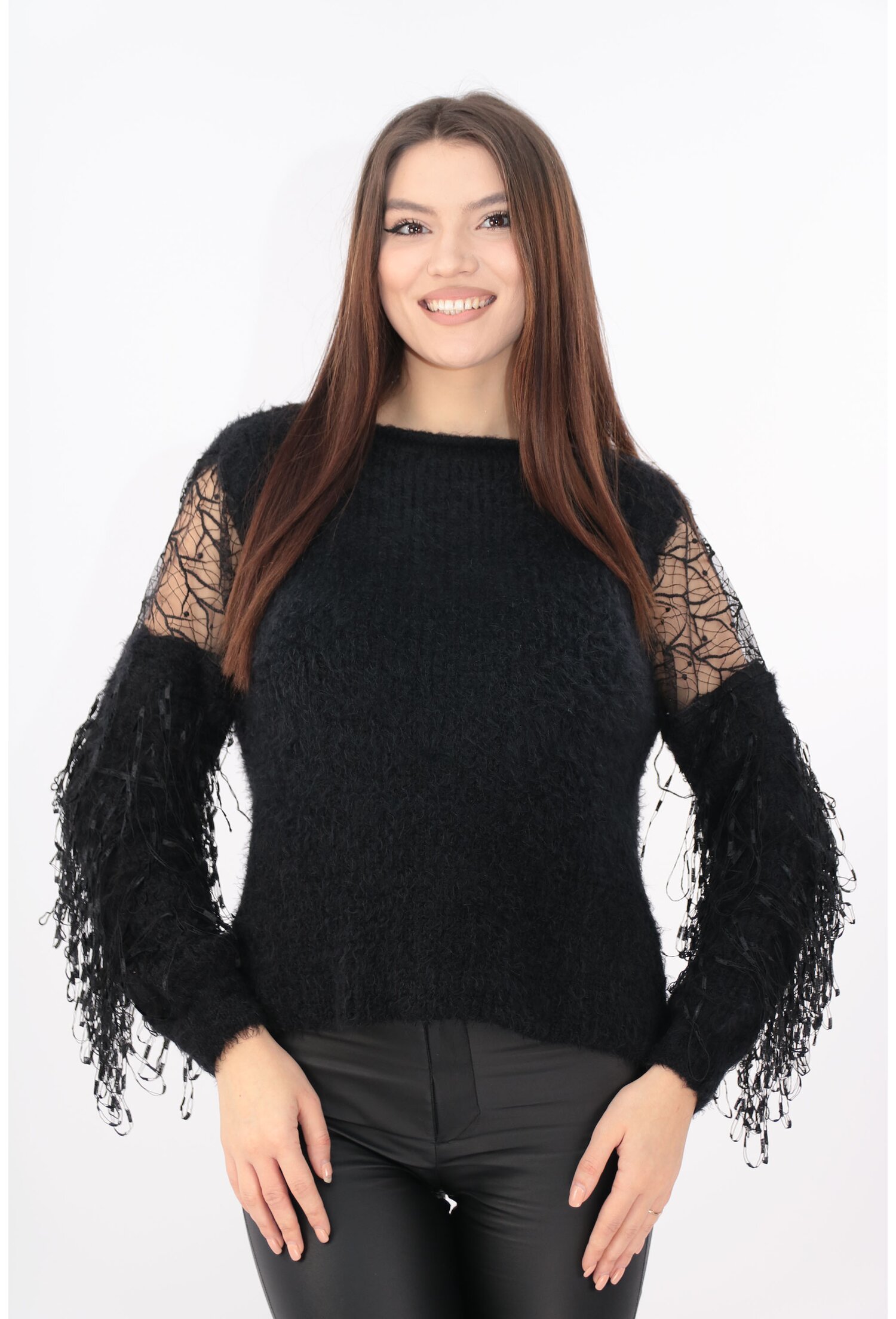 Pulover tricotat negru cu franjuri si dantela