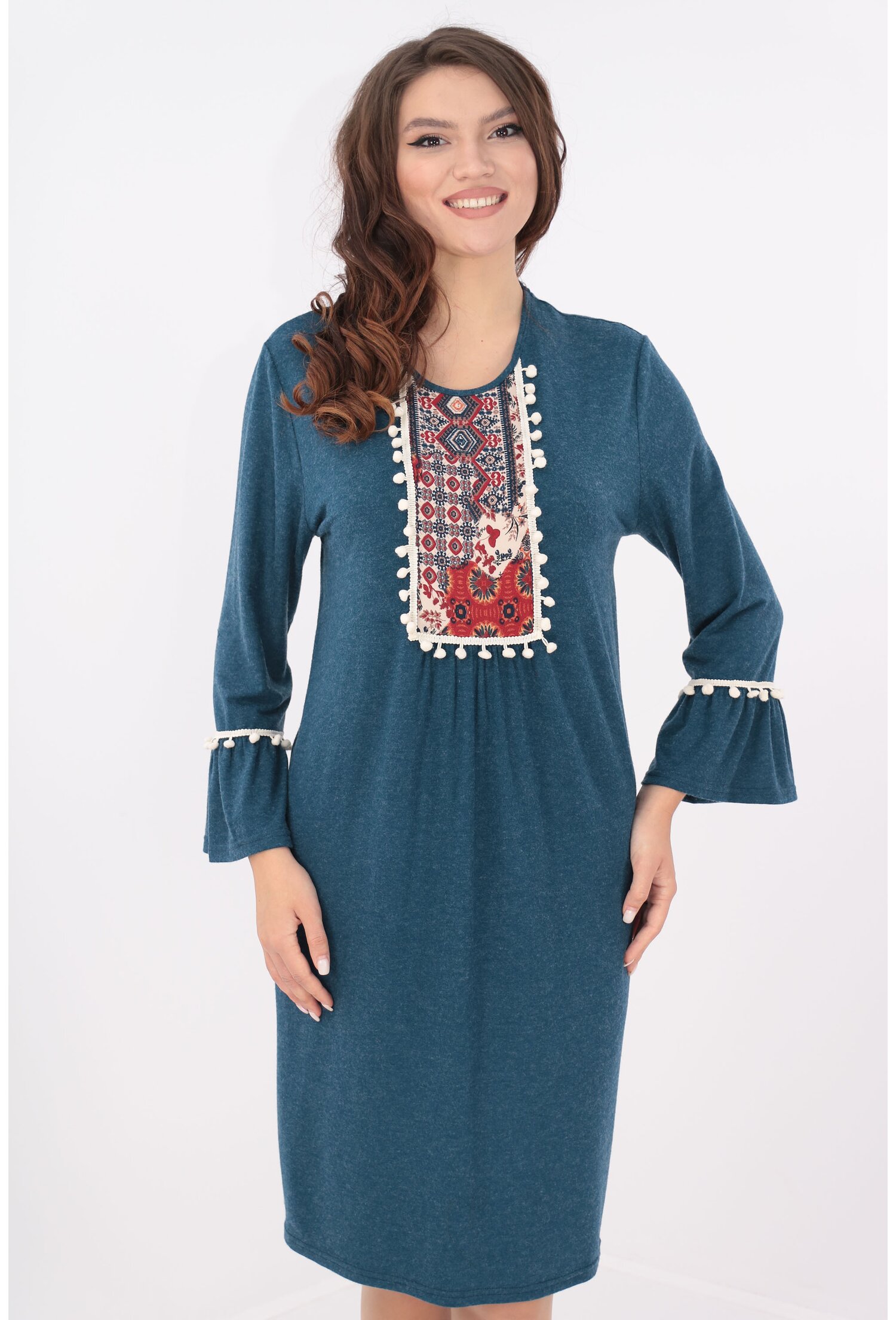 Rochie albastra cu motive traditionale si ciucuri crem