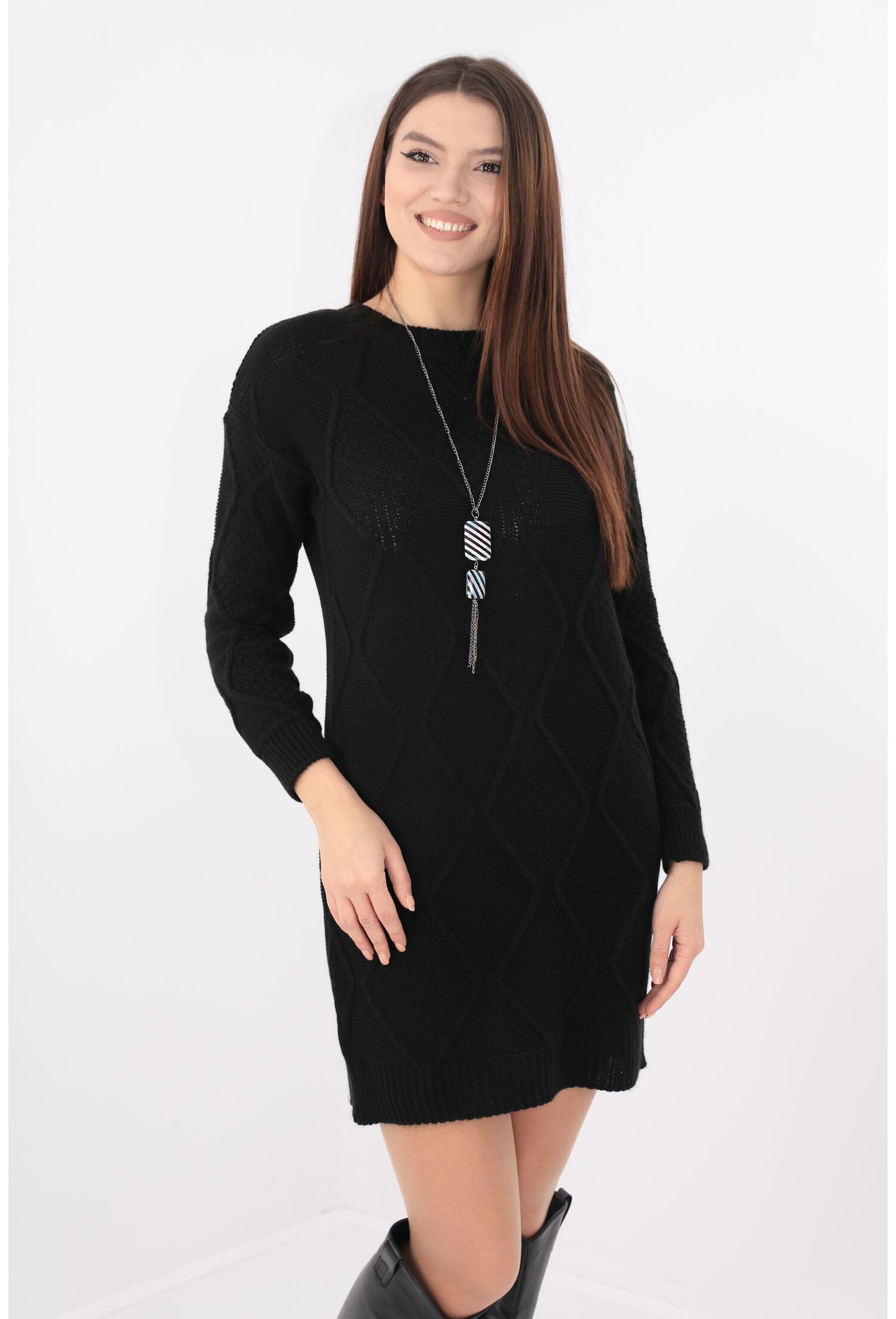 Rochie casual tricotata neagra cu lantisor