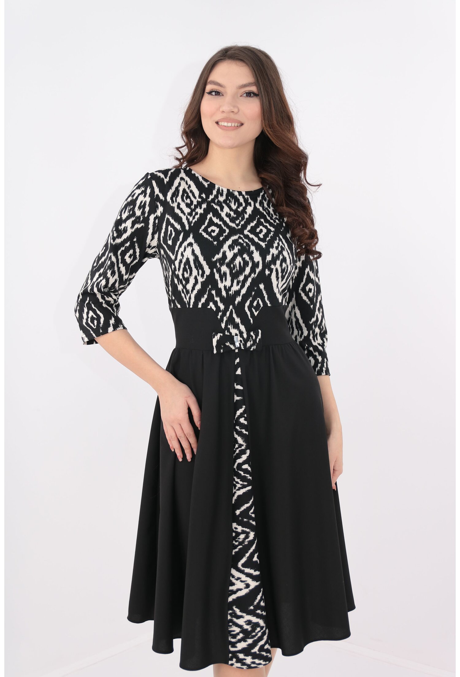 Rochie clos neagra cu romburi albe
