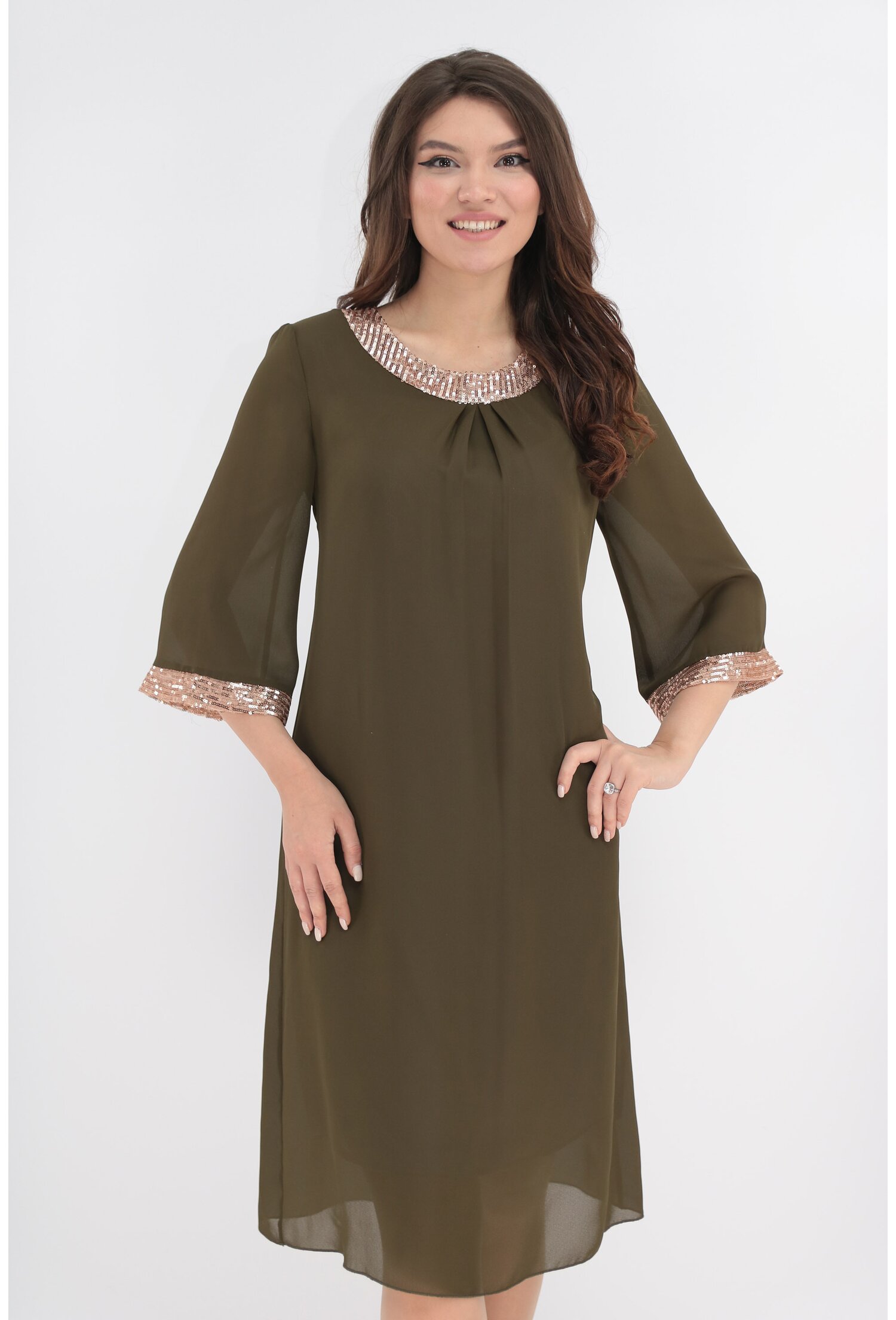 Rochie din voal olive accesorizata cu paiete aurii