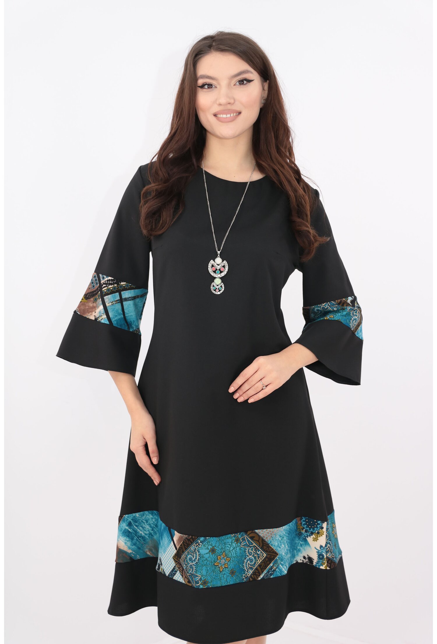 Rochie evazata neagra cu insertii bleu