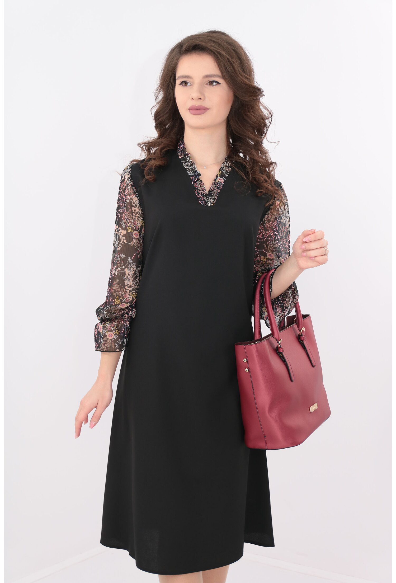 Rochie evazata neagra cu maneci din voal