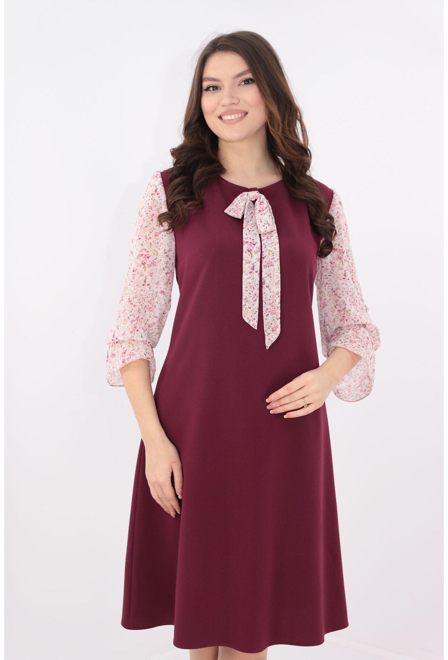 Rochie grena cu maneci din voal cu print floral