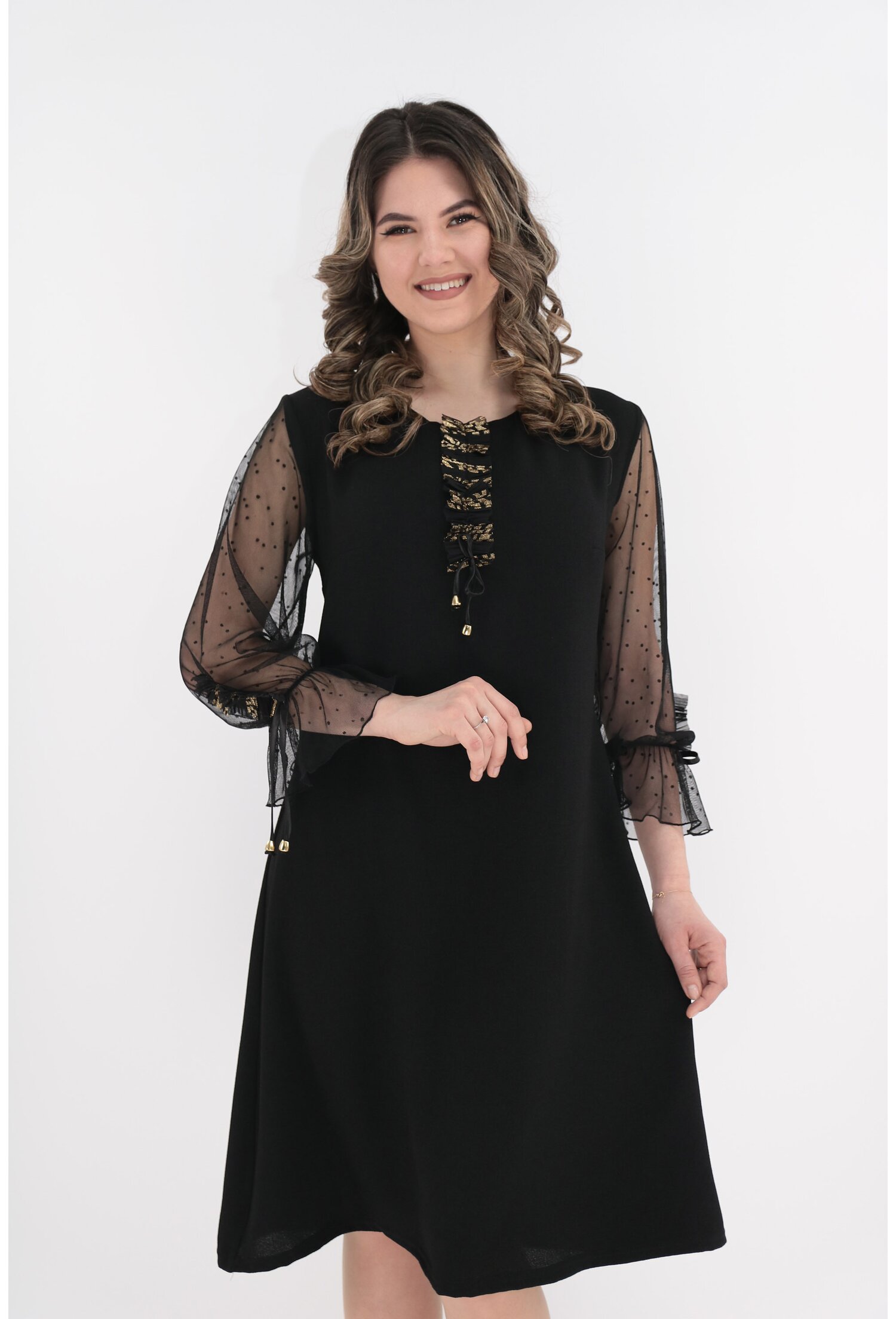 Rochie neagra cu benzi decorative aurii