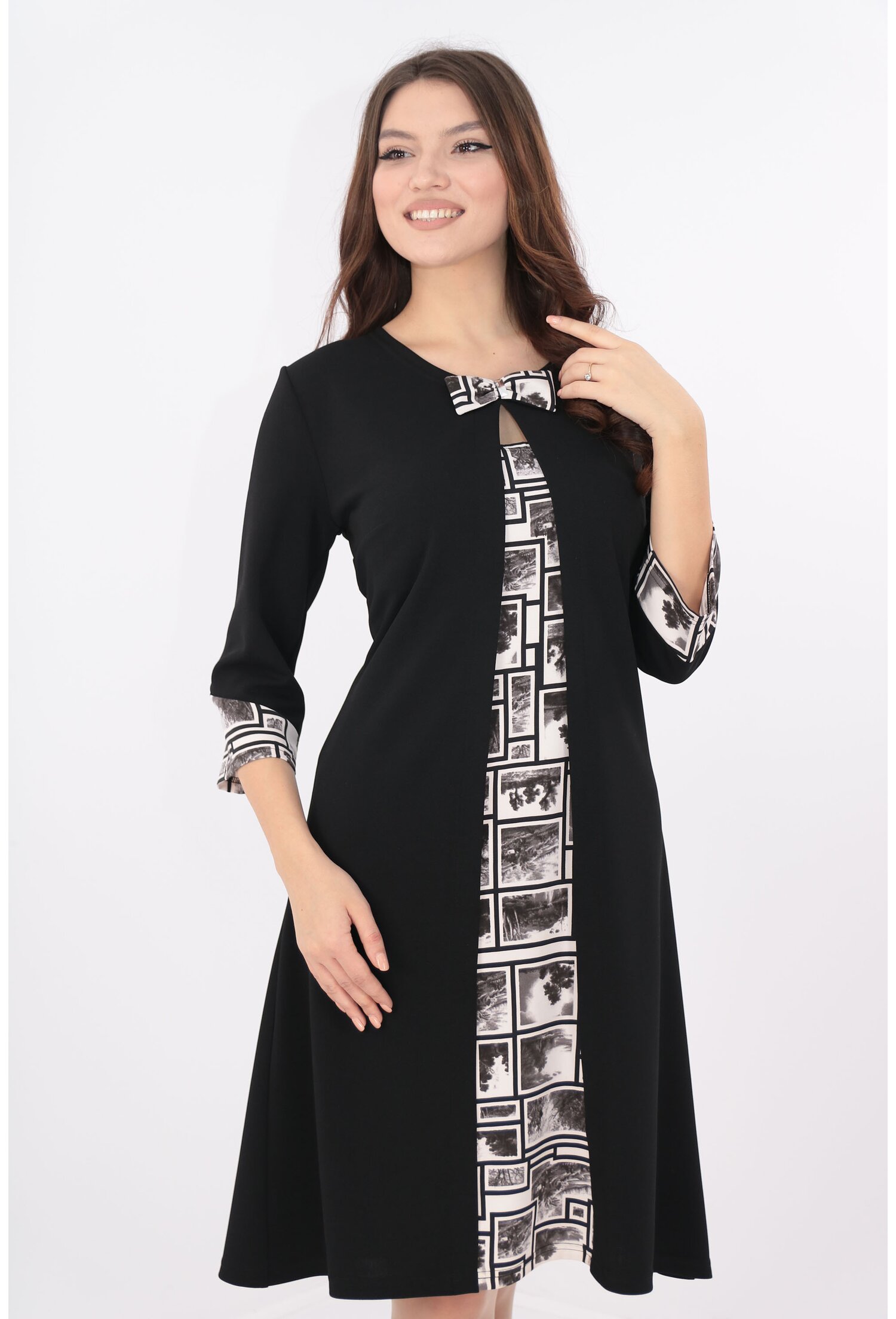Rochie neagra cu insertii albe cu aspect suprapus