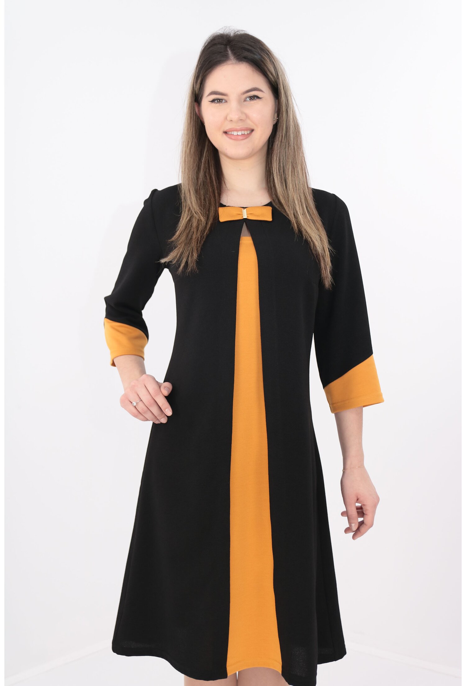 Rochie neagra cu insertii mustar si aspect suprapus