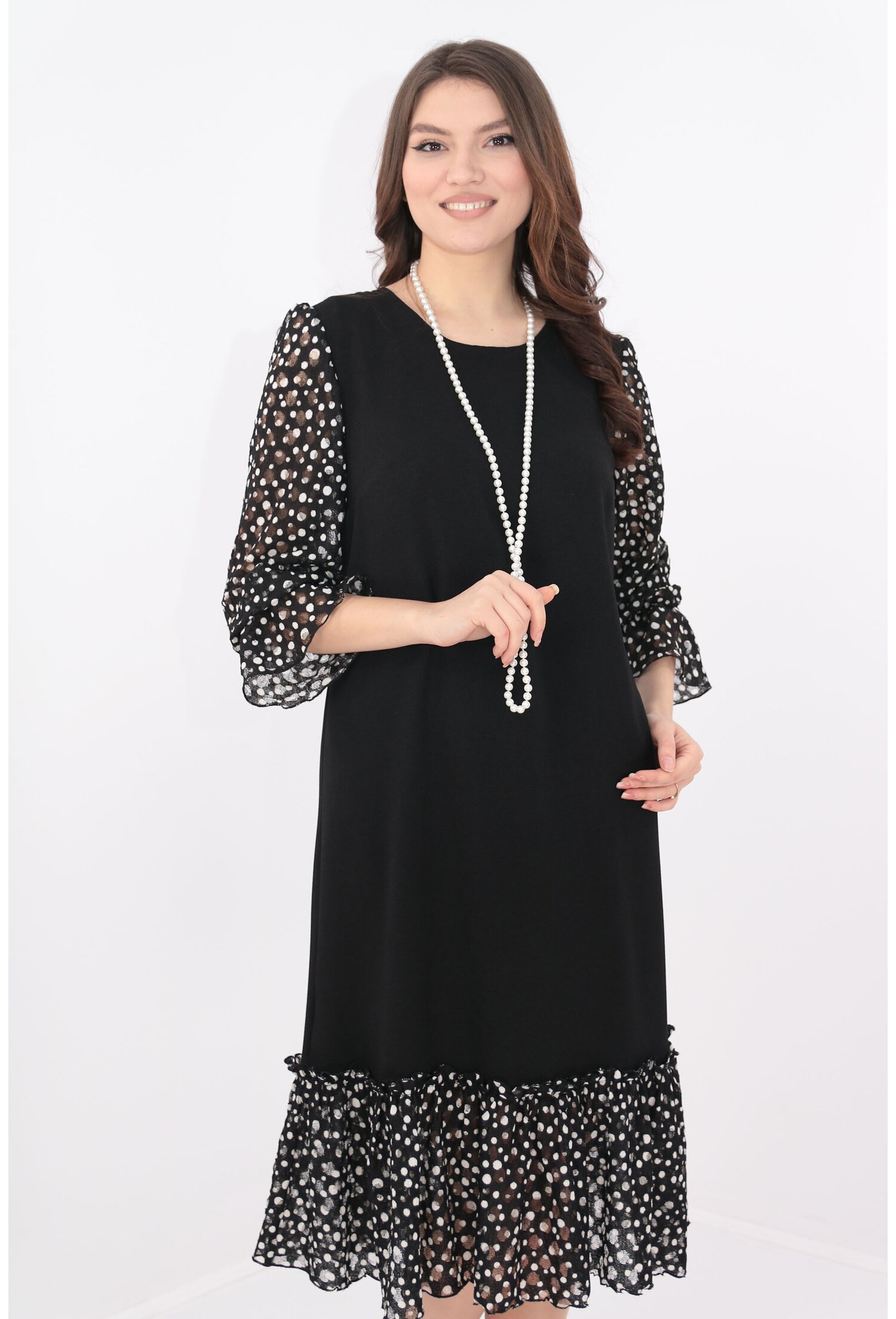 Rochie neagra cu maneci si volane din dantela cu buline