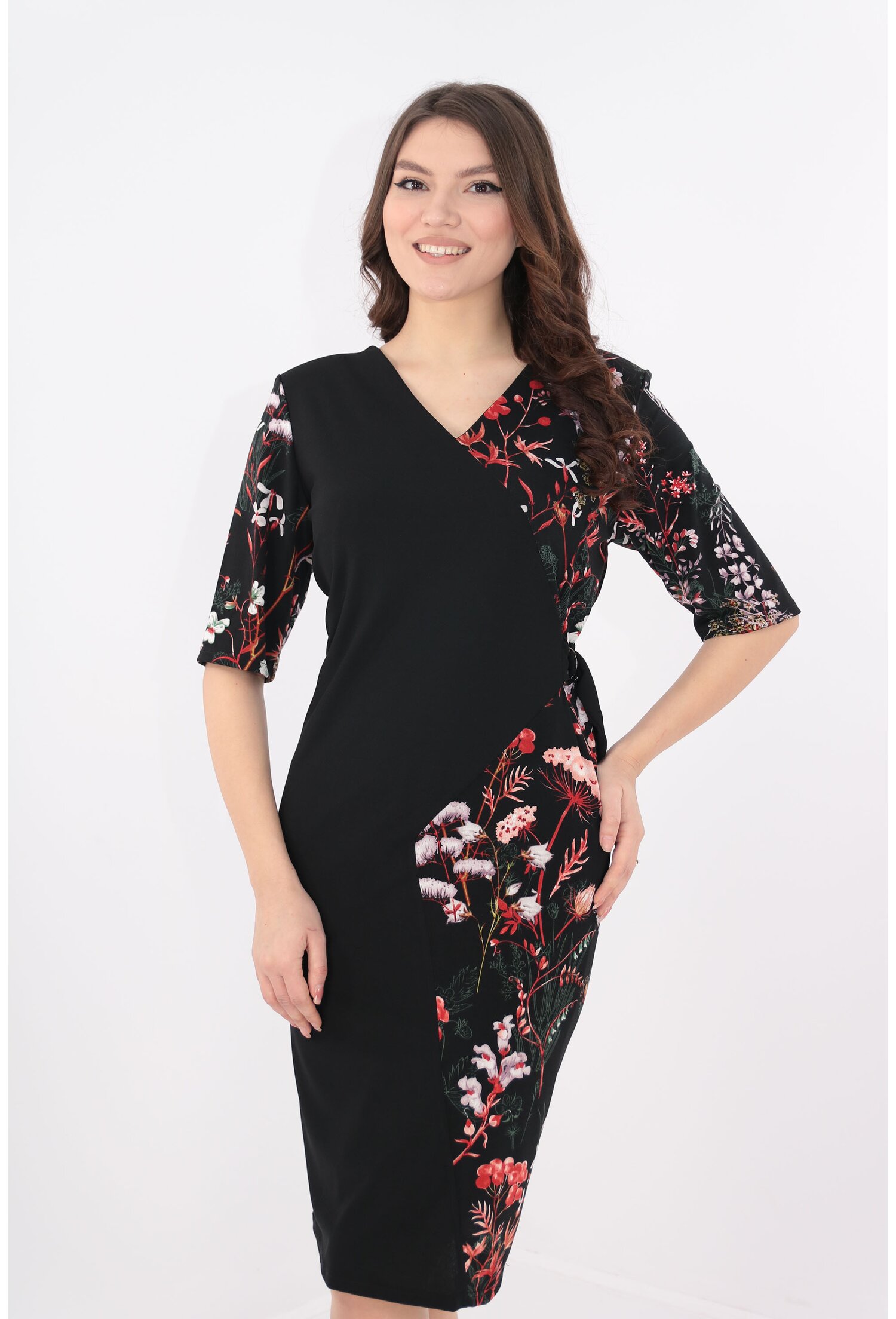Rochie neagra cu print floral si aspect suprapus
