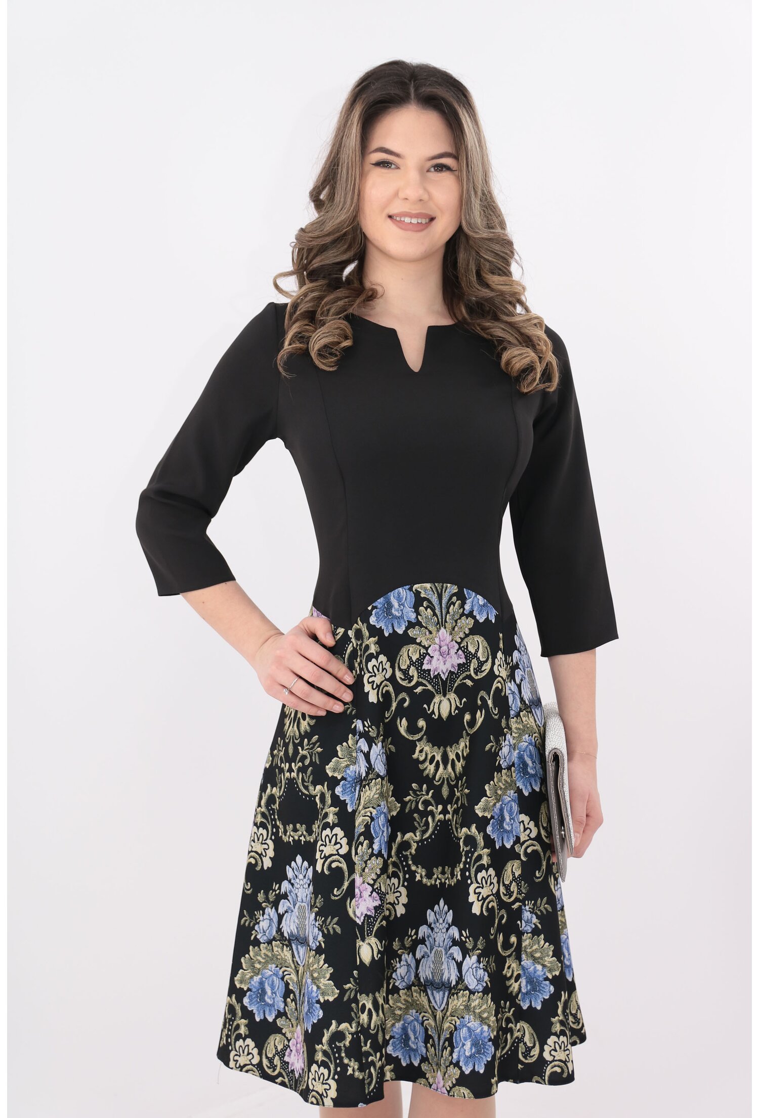 Rochie neagra de zi cu print floral bleu-crem