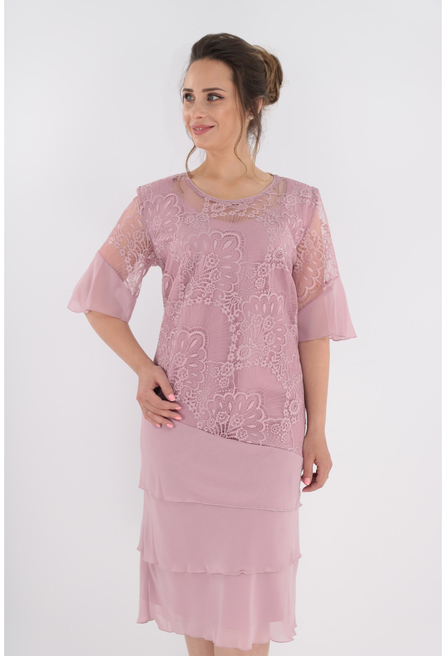 Rochie roz cu dantela si voaluri suprapuse